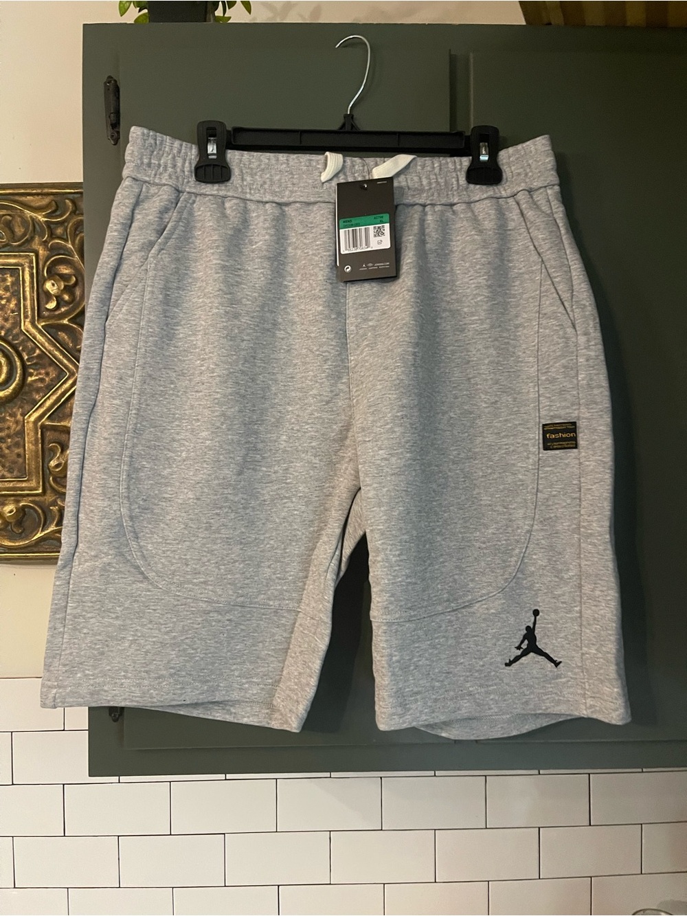 Mens Basketball Shorts Size XL.